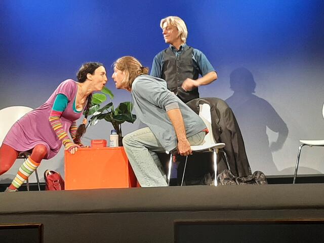 Theater-Sommer Grein 2022. Großartige Premiere AMS. Mit den ARTworkers.  | Foto: Robert Zinterhof