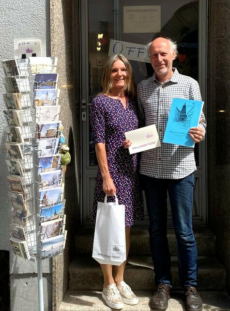 Karin Kneidinger und Bernhard Plöchl betreiben seit einem halben Jahr ein Geschäft in der Freistädter Altstadt.  | Foto: Stadtmarketing Freistadt