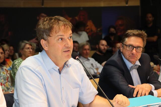 GF Reinhard Jennewein verteidigte die Vorgehensweise der Stadtwerke aufgrund der wirtschaftlichen Notwendigkeit. | Foto: Christoph Klausner