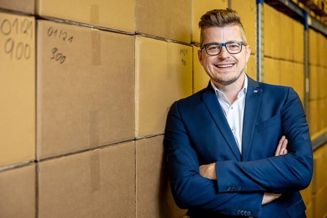 Erwin Kunst baute 2014 sein erstes Ausgussbecken aus Edelstahl. Damals wusste er noch nicht, dass er damit einen ganz großen Clou landen würde.  | Foto: Hannes Ecker