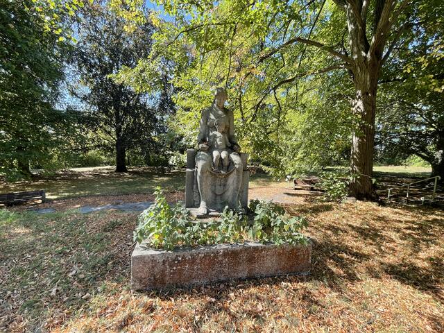 Auch diese Skulptur ist im Park des ehemaligen orthopädischen Krankenhauses Gersthof zu finden. | Foto: zVg