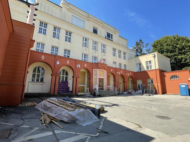 Der Haupteingang des ehemaligen Spitals. | Foto: zVg