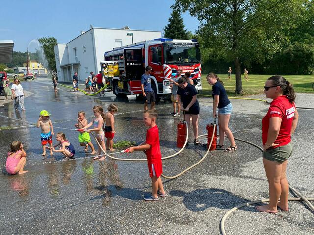 ... bei den hohen Temperaturen war es eine angenehme Abkühlung. | Foto: FF Deutsch Kaltenbrunn-Ort