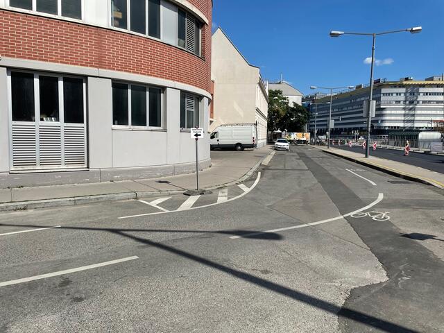 Der betreffende Bereich in der Hollergasse, die auf der linken Seite in die Pillergasse führt.  | Foto: Lisa Kammann