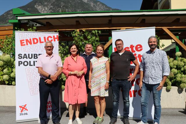 Die Liste Fritz präsentierte die Bezirksliste: Franz Klimmer, LA Aandrea Haselwanter-Schneider, Charly Fadum, Bettina Tschol, Thomas Halbeis und LA Markus Sint (v.l.). | Foto: Othmar Kolp