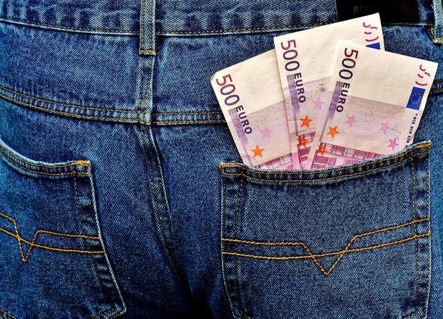 Der Tax Freedom Day 2022 fällt auf den 15. August. Ab diesem Tag wird in die eigene Tasche gearbeitet. | Foto: Pixabay/Alexas_Fotos