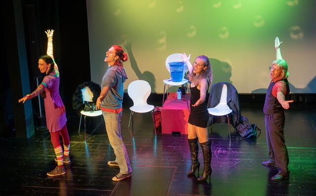 Theater-Sommer Grein 2022. Großartige Premiere AMS. Mit den ARTworkers. Stefan Ried, Oliver Hebeler, Anja Hrauda,Cordula Feuchtner, Christian Böhm. | Foto: ARTworkers