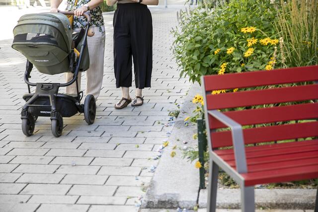 Fußgängerinnen und Fußgänger sollen künftig bei Neubauten und -gestaltungen Vorrang haben.  | Foto: BV 6