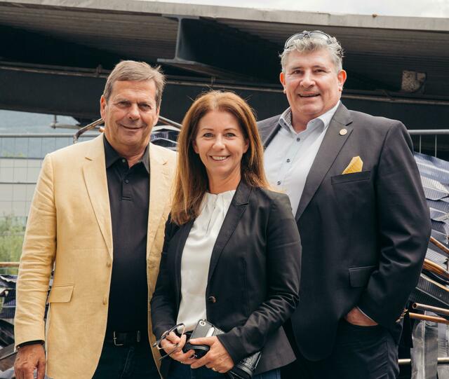 Entsorungsspezialist Harald Höpperger, Isolde Stieg (Vorständin Tiroler Versicherung) und Risikomanager Clemens Reitz freuten sich über den informativen Austausch. | Foto: Höpperger Umweltschutz - Felix Stark