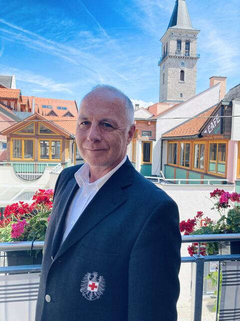 Rot Kreuz-Bezirksstellenleiter Gernot Maurer freut sich auf den Umbau. | Foto: Oblak