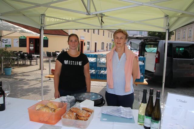 Wein und Schmankerl vom Weingut und Heurigen '"Mader".