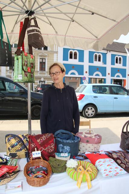 Herta Mayer mit "Upcycling": handgefertigte Taschen und Accessoires.
