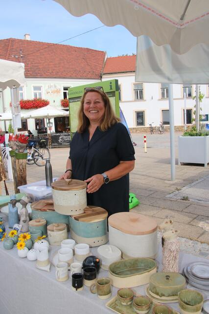 Malerei und Keramik von Waltraud Schlager.