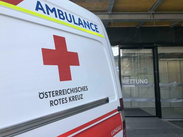 Die Rettung brachte den verletzten Radfahrer ins UKH Graz. | Foto: MeinBezirk.at