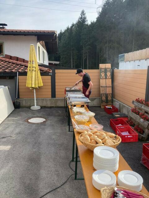 fachmännisches Grillbuffet von der Metzgerei Prem aus Vomp | Foto: Climbingzoo