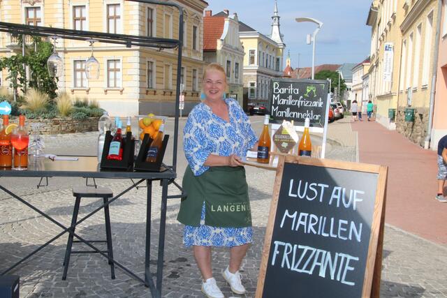 Petra Kroneder bei ihrem Reginalladen "Das L*lois"-