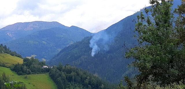 Durch Zufall konnte jemand den aufsteigenden Rauch sehen und alarmierte die Einsatzkräfte. | Foto: FF Aigen/Ennstal
