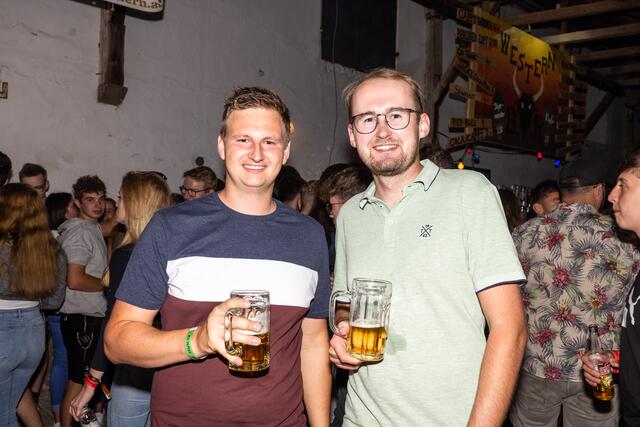 Stefan und Michael feierten ausgiebig beim Hofspektakelfest.