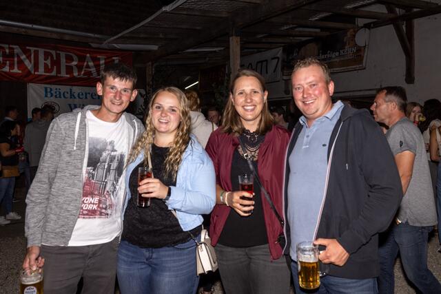 Wolfgang, Claudia, Melanie und Christoph ließen sich das Hofspektakel nicht entgehen. 