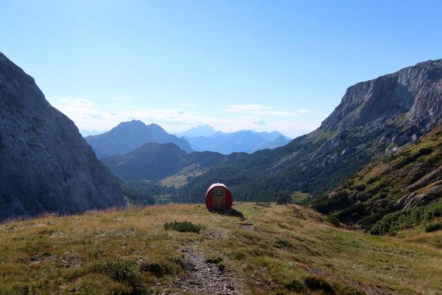 am Rückweg steigen wir noch a bissal ab zum italienischen Biwak Lomasti