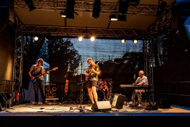 In sechs Wochen stand die lokale Kulturszene im Mittelpunkt. Auch der Wiener Liedermacher und Singer-Songwriter Felix Kramer legte einen Auftritt hin. | Foto: Judith Stehlik