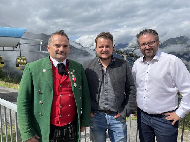 Zeigten sich beim "Fest am Berg" begeistert: Bürgermeister Michael Zangerl, Bergbahnen See-Geschäftsführer Mathäus Tschiderer und Aufsichtsratsvorsitzender Christoph Mallaun (v.l.). | Foto: Othmar Kolp