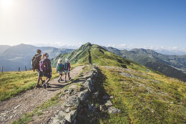 Saalbach Hinterglemm freut sich über eine Sommersaison mit Nächtigungszahlen, die vergleichbar sind mit den Jahren vor der Pandemie. | Foto: saalbach.com, Mia Knoll