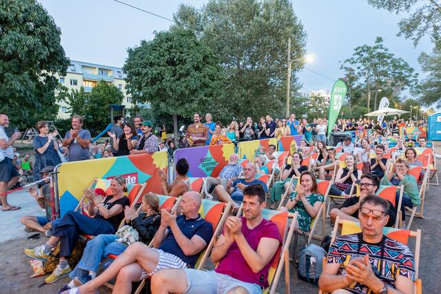 63.000 Besuchende wurden nach 42 Spieltagen gezählt, die Musik, darstellende Kunst und Kabarett unter freiem Himmel genossen. | Foto: Judith Stehlik