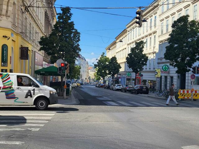 In den nächsten Wochen wird die Oberfläche der oberen Favoritenstraße zwischen Karolinengasse und Tilgnerstraße neugestaltet. | Foto: Salme Taha Ali Mohamed