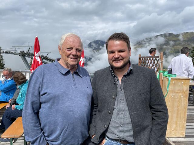 Roland Reichmayr (Regio Card Tirol) mit Mathäus Tschiderer (Geschäftsführer Bergbahnen See). | Foto: Othmar Kolp