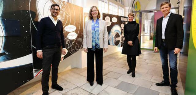 Jörg Ehtreiber (Intendant FRida &amp; freD), Christiane Helling (Direktorin des IWF), Bettina Deutsch-Dabernig (Kuratorin), und Werner Magnes (stv. Direktor IWF) eröffneten im Dezember eine gemeinsame Ausstellung. | Foto: Universalmuseum Joanneum/J.J. Kucek