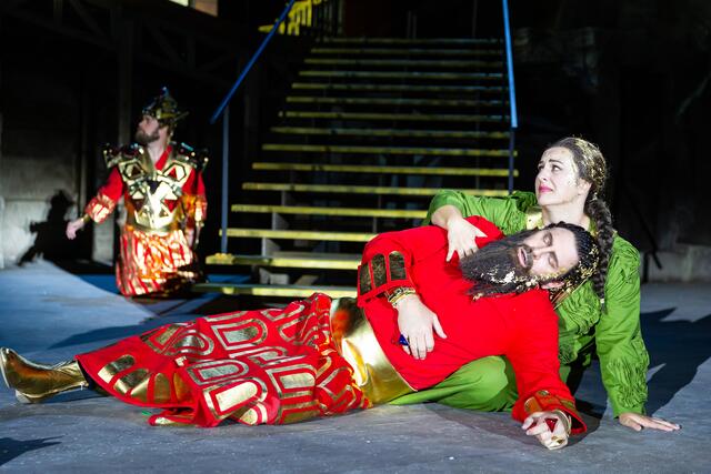 Bariton Lucas Meachem als Nabucco und Mezzosopranistin Monika Bohinec als Fenena. | Foto: Esterhazy/Jerzy Bin