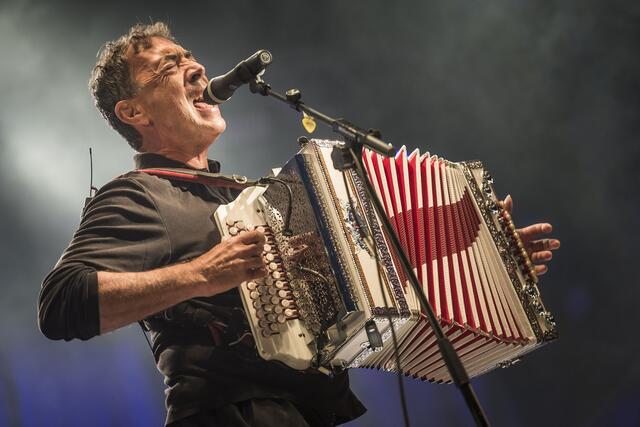 Hubert von Goisern kommt mit Harmonika. | Foto: RB/Platzer