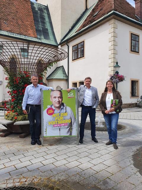 Bis zuletzt war Harald Höller (l.) Grünen-Gemeinderat in Voitsberg. Hier mit Lambert Schönleitner und Karin Mausser | Foto: Wiedner