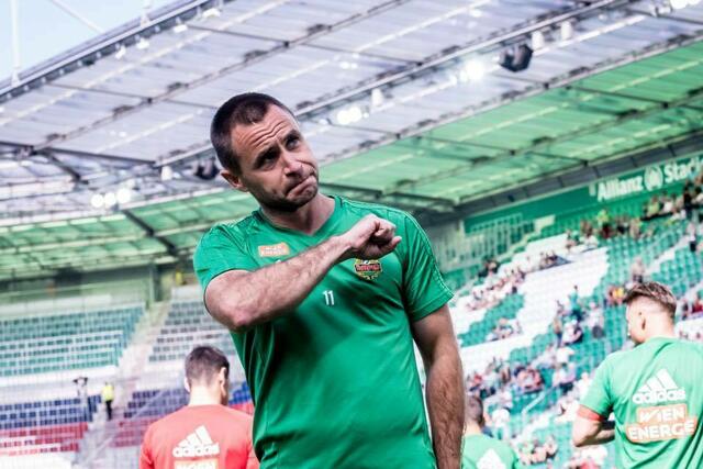 Mit der Auktion sammelt der Verein Geld für die Schaffung und Erhaltung von Therapieplätzen.  | Foto: Rapid Wien