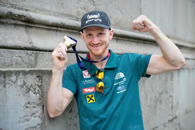 Zum Abschluss der Kletter-Europameisterschaften gab es für Jakob Schubert die lang ersehnte Goldmedaille.  | Foto: KVÖ-Lanzanasto