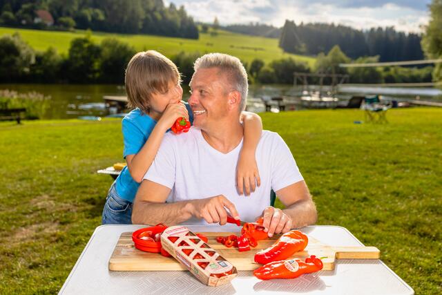 Bio-Tomaten und Bio-Spitzpaprika.
 | Foto: Spar/Brunnbauer