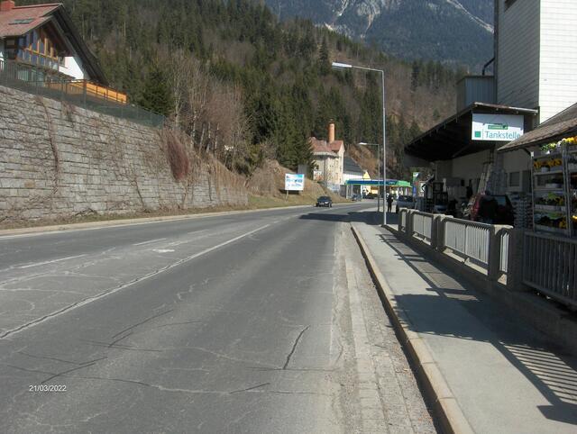 Die B111 wird im Bereich der Ortseinfahrt Hermagor bis Ende Oktober saniert.
  | Foto: Abt. 9 Land Kärnten