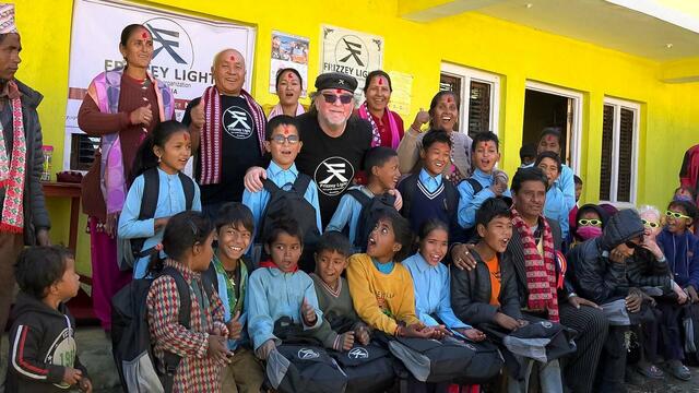 Der Prutzer Künstler und Friedensbotschafter Frizzey Greif. | Foto: Frizzey Light