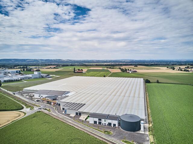 Der BIOhof Geinberg wurde zwischen 2020 und 2022 errichtet. Er zeichnet sich vorallem durch das einzigartige Klimakonzept aus. 
 | Foto: PG Studios 