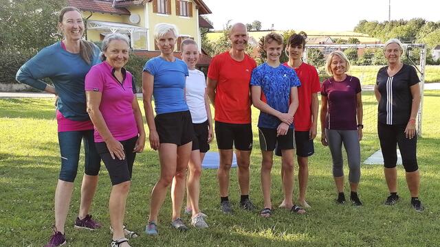 Die Sport-Community Rohrbach wurde von drei Freundinnen gegründet mit dem Ziel, die Gemeinschaft und die Gesundheit im Ort zu fördern. Für alle Interessierten wurde ganz unkompliziert eine WhasApp-Gruppe gegründet, jeder, der aktiv sein möchte, ist eingeladen. Jedes Mitglied darf aktiv mitgestalten, das Miteinander und die Gesundheit soll durch gemeinsame sportliche Aktivitäten gestärkt werden.  | Foto: Bianca Dorner