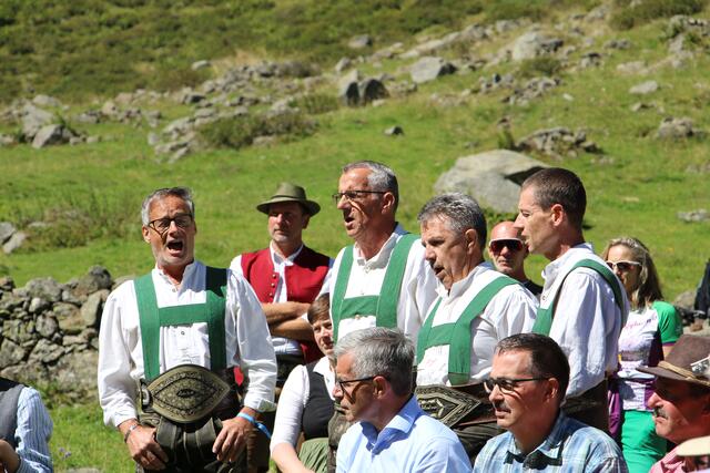 Einmal besinnlich, einmal humorvoll: Die Pusterer Herbischtsinger  | Foto: TVB Stubai