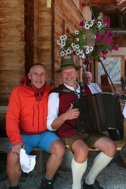 Obmann-Stellvertreter Stefan Neussl und Obmann Peter Margreiter vom Tiroler Volksmusikverein | Foto: Mair