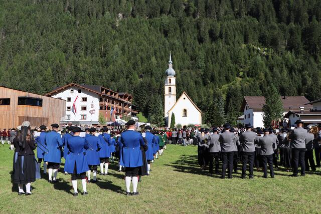 Festmesse mit musikalischer Umrahmung vor der Pfarrkirche in Feichten im Kaunertal. | Foto: Othmar Kolp