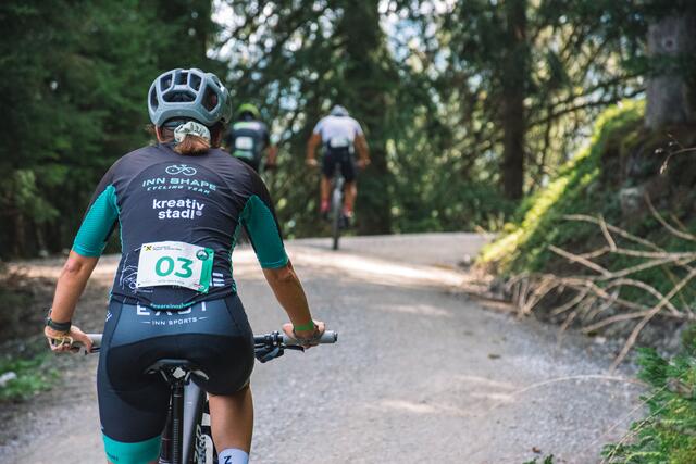 Die Strecke, die diesmal vom Grieser Dorfzentrum auf die Sattelbergalm führte, wurde von rund 50 Athletinnen in Angriff genommen | Foto: Pernsteiner