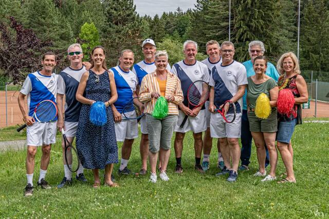 Bei den Auswärtsspielen dürfen natürlich die Ehefrauen nicht fehlen. Mit dieser Unterstützung kann nichts schiefgehen. | Foto: Privat