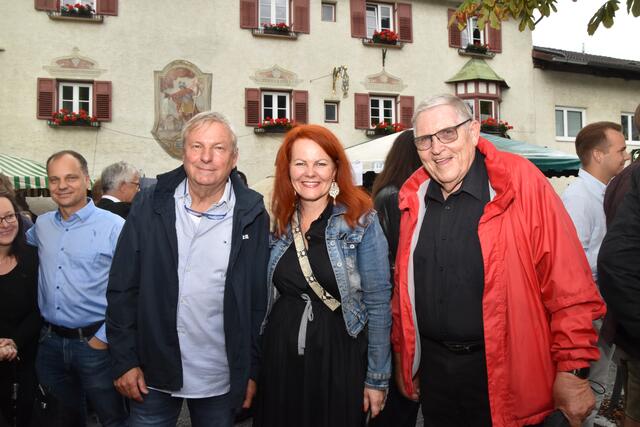 Klaus Zanger, Landtagsabgeordnete Cornelia Hagele und Alfred Huber ließen sich vom Regen nicht die Laune verderben.