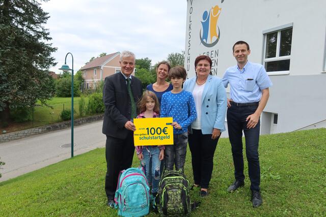 li. Anton Kasser, Michelle Spreitz, Michaela Hinterholzer, Johannes Spreitz, Kinder Severin und Cäcilia Spreitz
 | Foto: VPAM