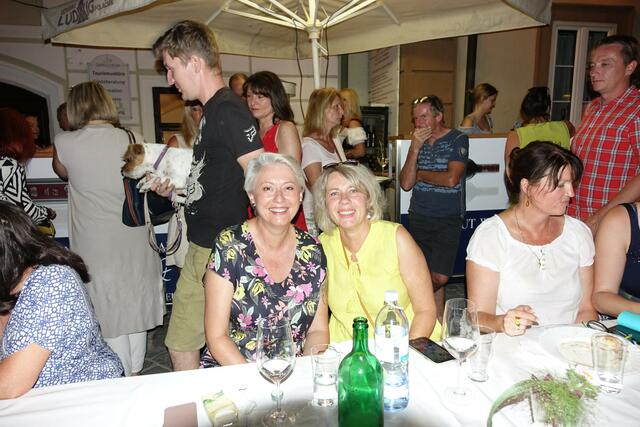 Für die Gumpoldskirchnerinnen Ruth Pomelek und Bärbel Jost ist der Besuch Pflicht