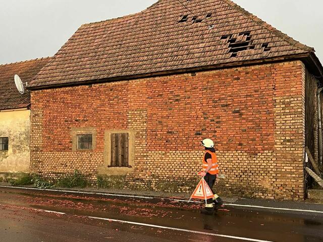 Vom Dach fielen die Ziegeln. | Foto: FF Gedersdorf